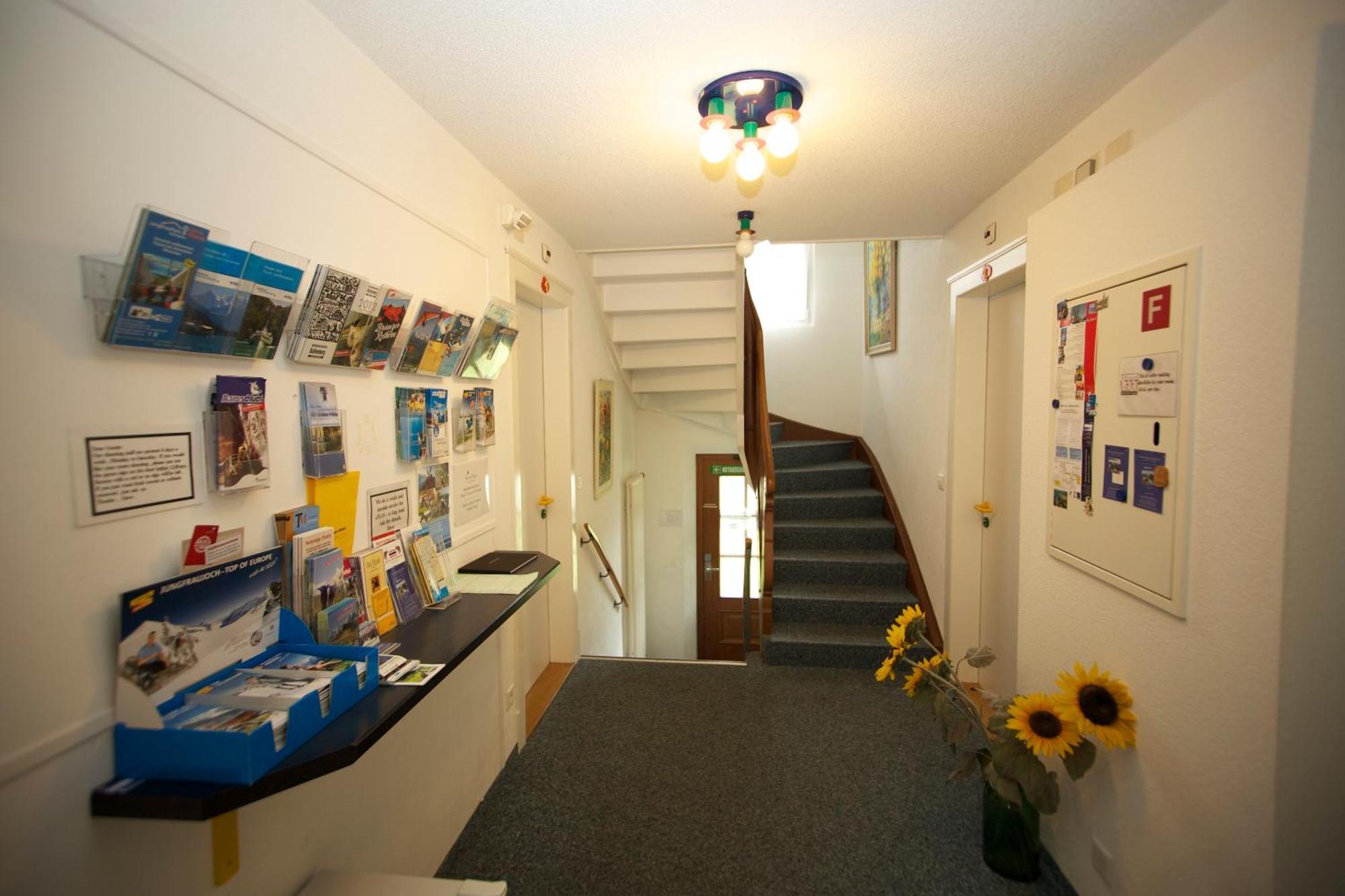 Adventure Guesthouse Interlaken Unterseen Ngoại thất bức ảnh